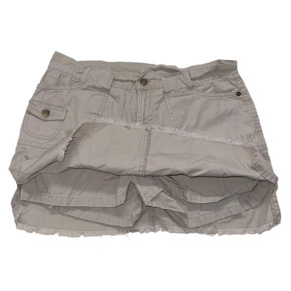 90s GARAGE women's beige cargo style mini lowrise skort, 9. - Picture 3 of 4